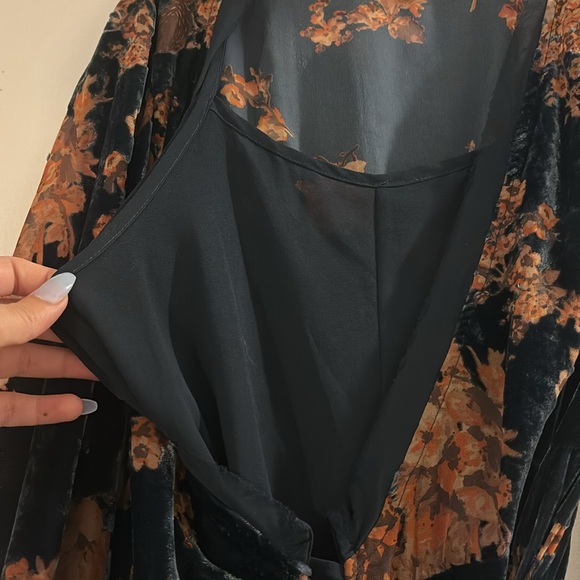 Beautiful Velvet Burn-out wrap dress - Picture 7 of 8